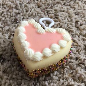 Mini cake squishy keychain